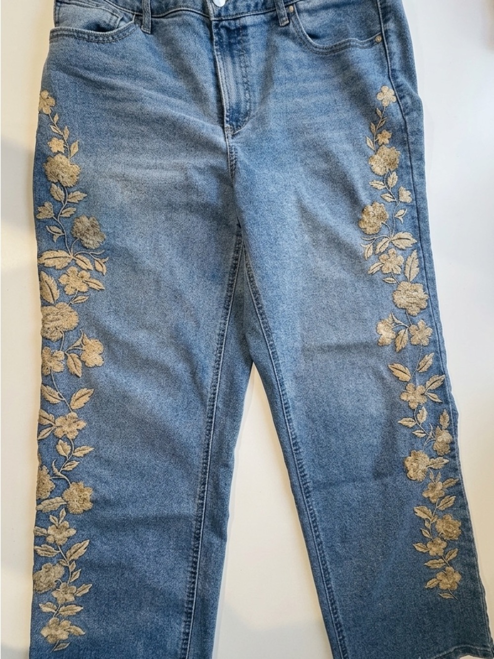 And Now This-Floral Embroidered wide Leg Jeans Medium Wash size 31